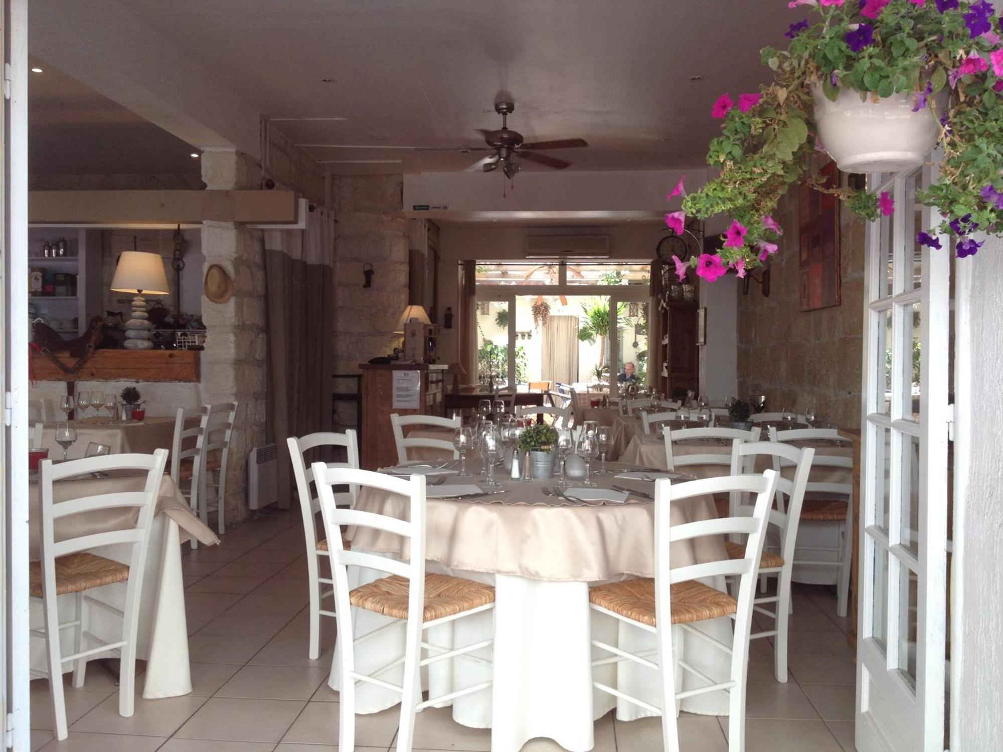 Hotel Restaurant Le Provencal Льо Гро-дю-Роа Екстериор снимка