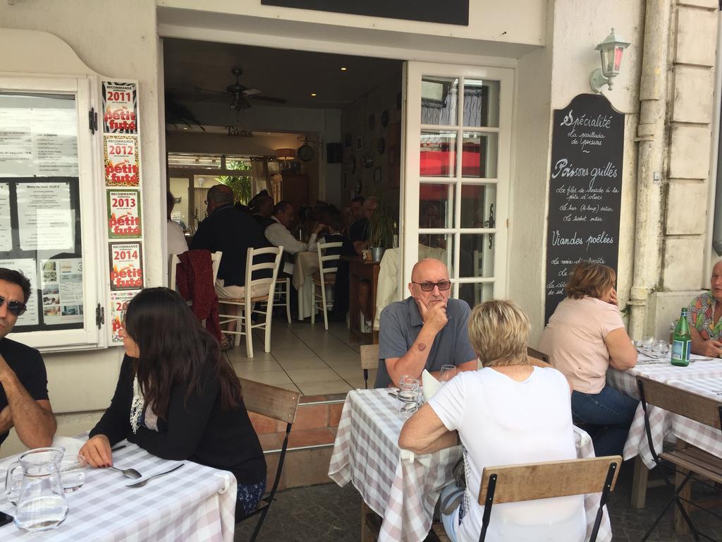 Hotel Restaurant Le Provencal Льо Гро-дю-Роа Екстериор снимка