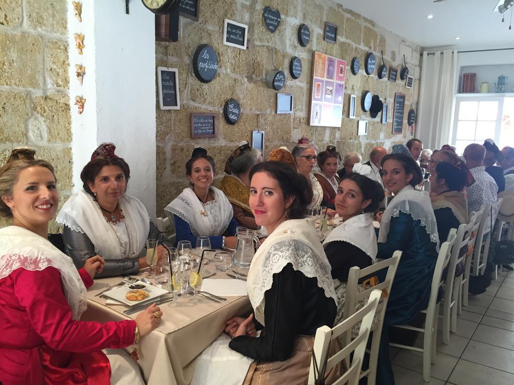 Hotel Restaurant Le Provencal Льо Гро-дю-Роа Екстериор снимка
